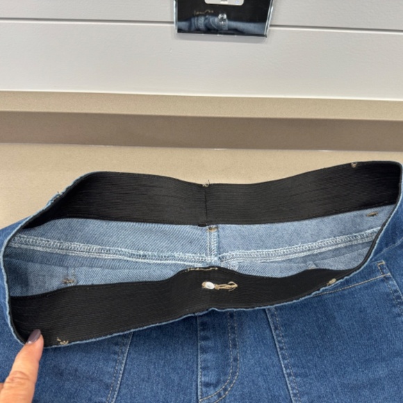 Women's Stretch Pull-On Jeans - Picture 5 of 8